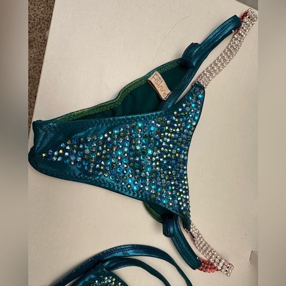 Ravish Sands Competition Bikini - Picture 4 of 8